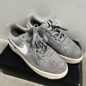 Nike, Air Force One suede